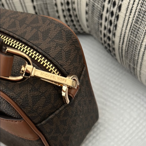 Michael Kors Jet Set Bag with Monogram Print NWOT - Picture 4 of 12